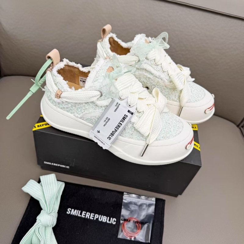 Smilerepublic Canvas Shoes